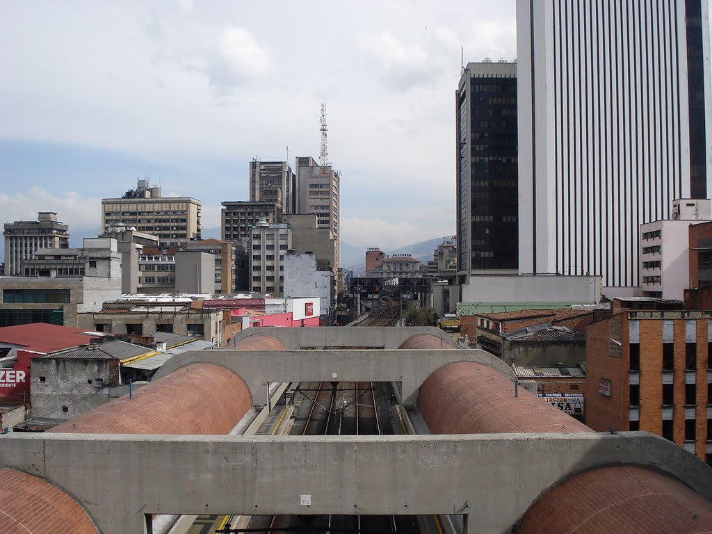 Mirando hacia el norte desde la estación San Antonio by alejandrino tobon