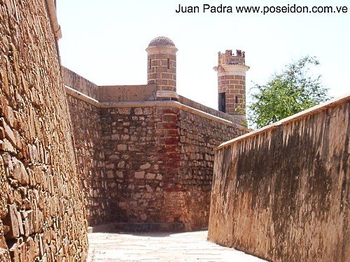 Castillo San Carlos de Borromeo by Juan Alberto Padra