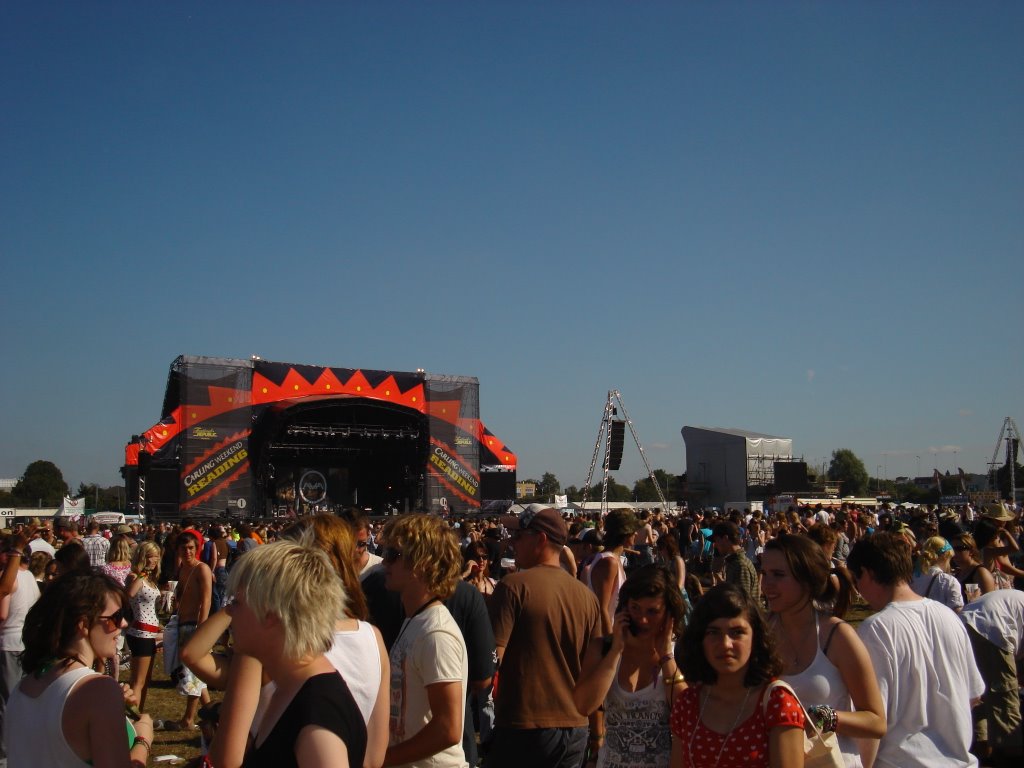 Reading Festival 2007 Main Stage by darrenwatkins