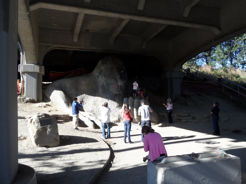 The Fremont Troll and a lot of tourists... by IngolfBLN