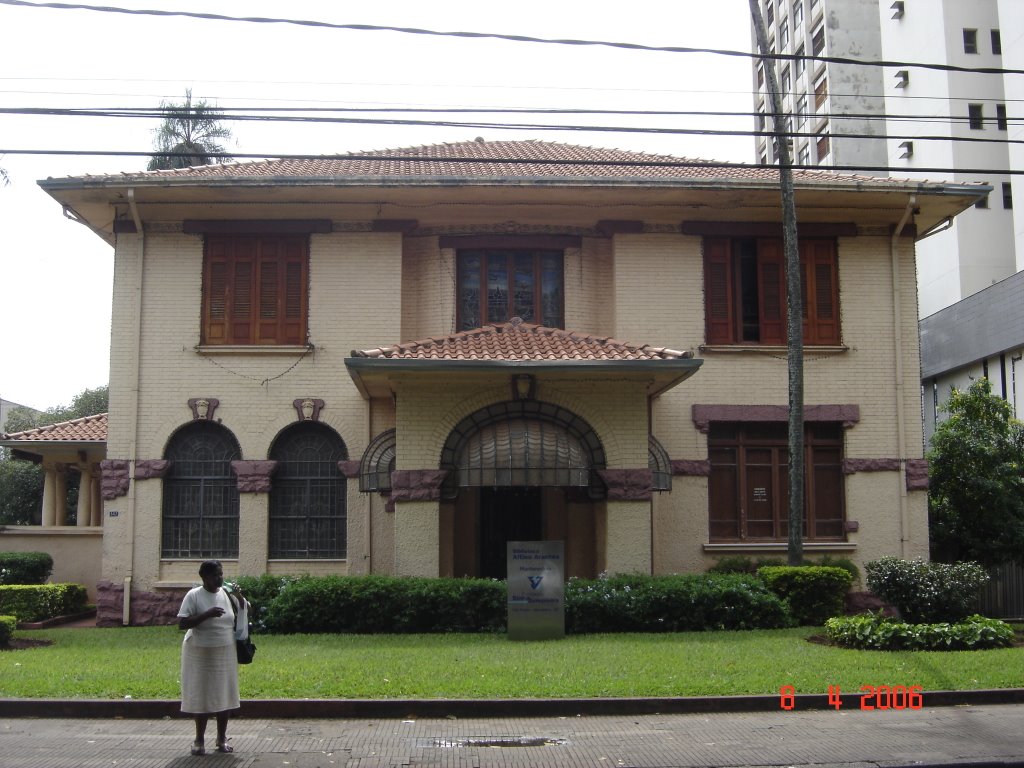 Biblioteca Municipal by Claudio Cesar Canhet…