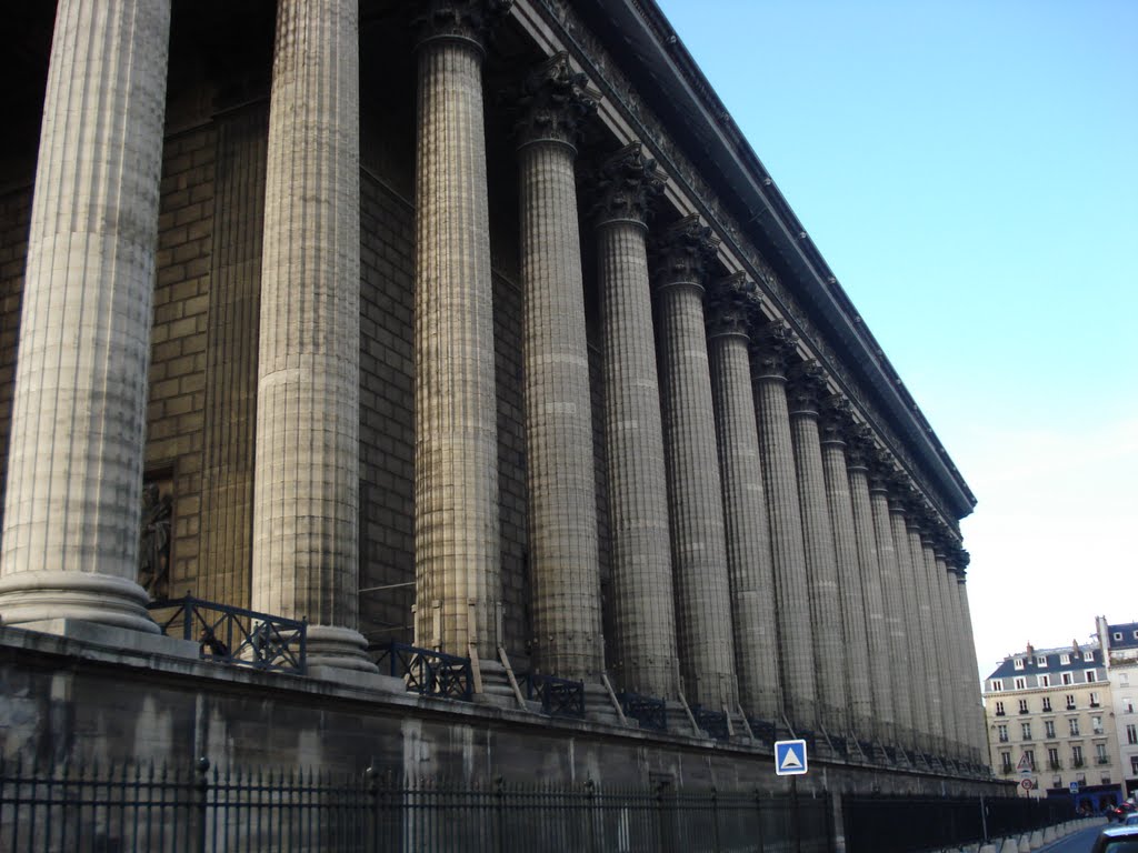 La face est de l'Eglise de la Madeleine vue du sud by SocoA