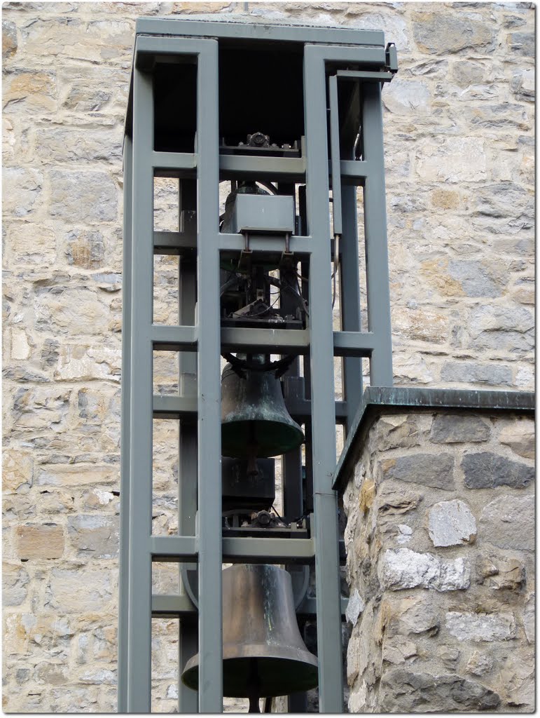 Clocher de l'église catholique italienne by Magda GHALI