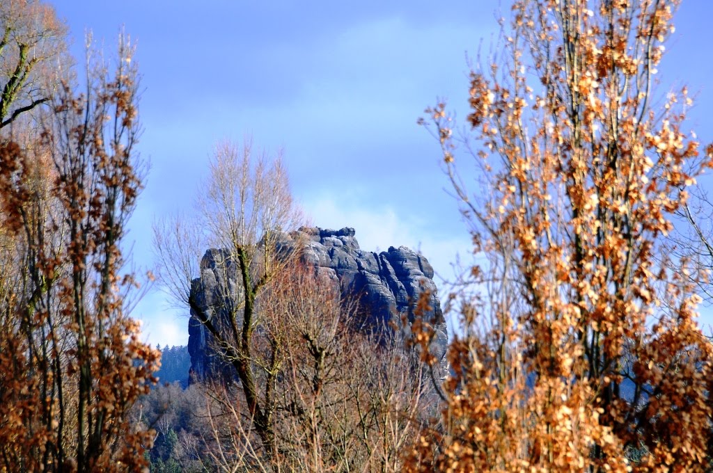 Bad Schandau - Ostrau: Fensterblick aus 122 in 12/2011 auf den Falkenstein by Egbert Bueschel