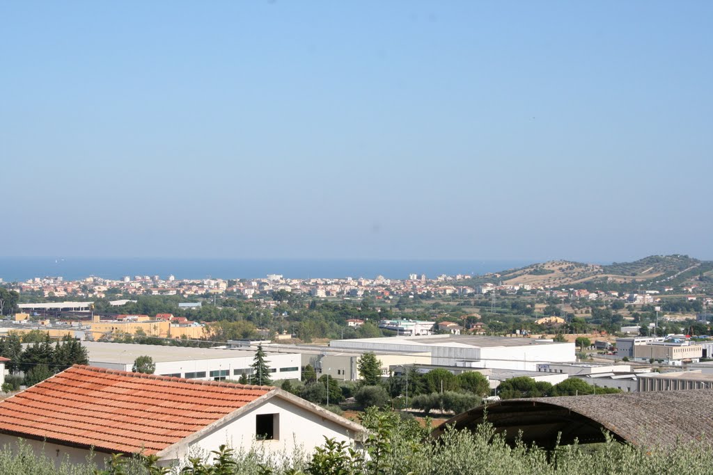 Adria, Italien. Foto wurde von der Terrasse von Casetta Rita in Corropoli (TE) in den Abruzzen gemacht. home.teletu.it/casettarita/casetta by BeLi