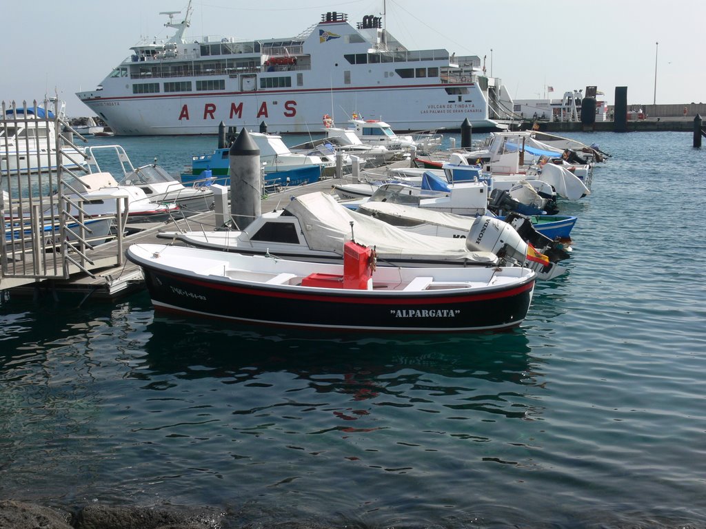 The harbour, Playa Blanca by Keith D