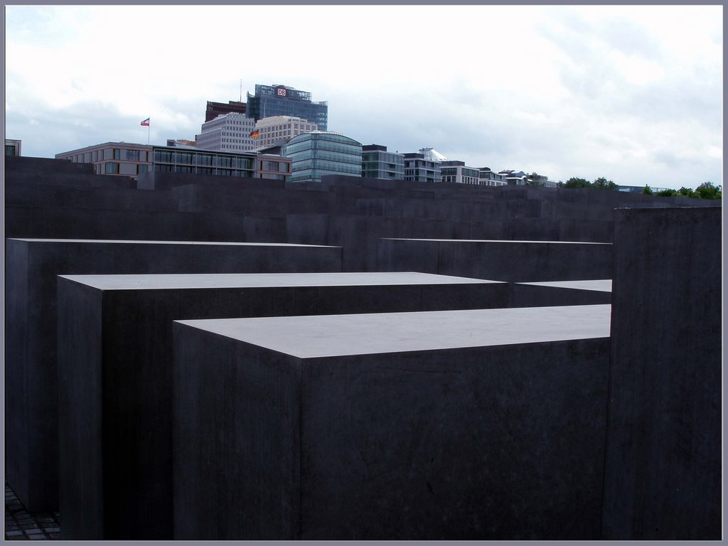 Holocaust Mahnmal by Hans-Joachim Staderm…