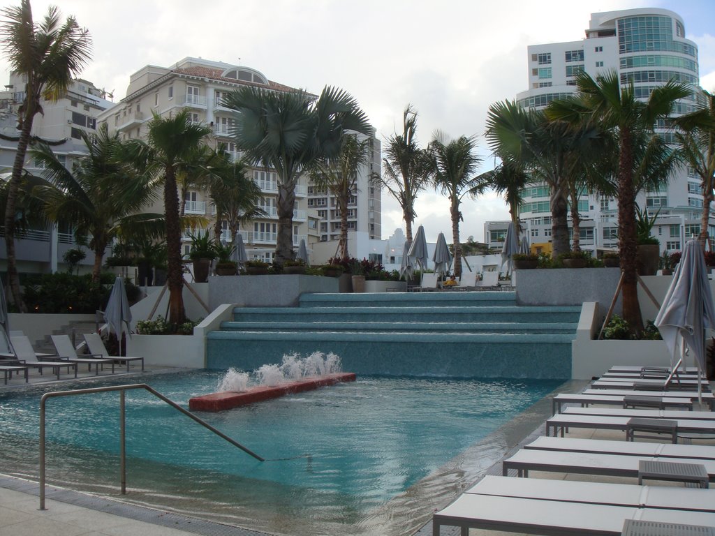 La Concha Hotel - Condado, Puerto Rico by Francisco J. Hernández