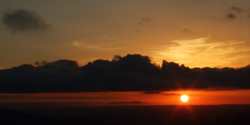 Sunset at Carsons Lookout by Ian Scott