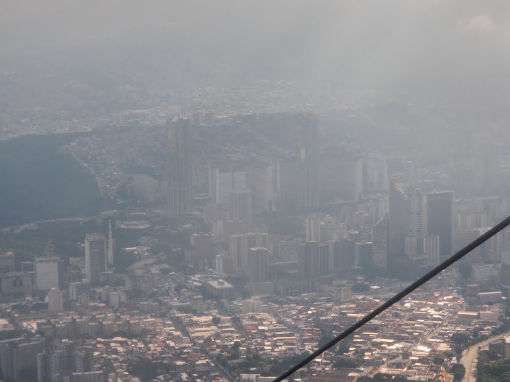 Saliendo de la neblina by Alfredo Guánchez V