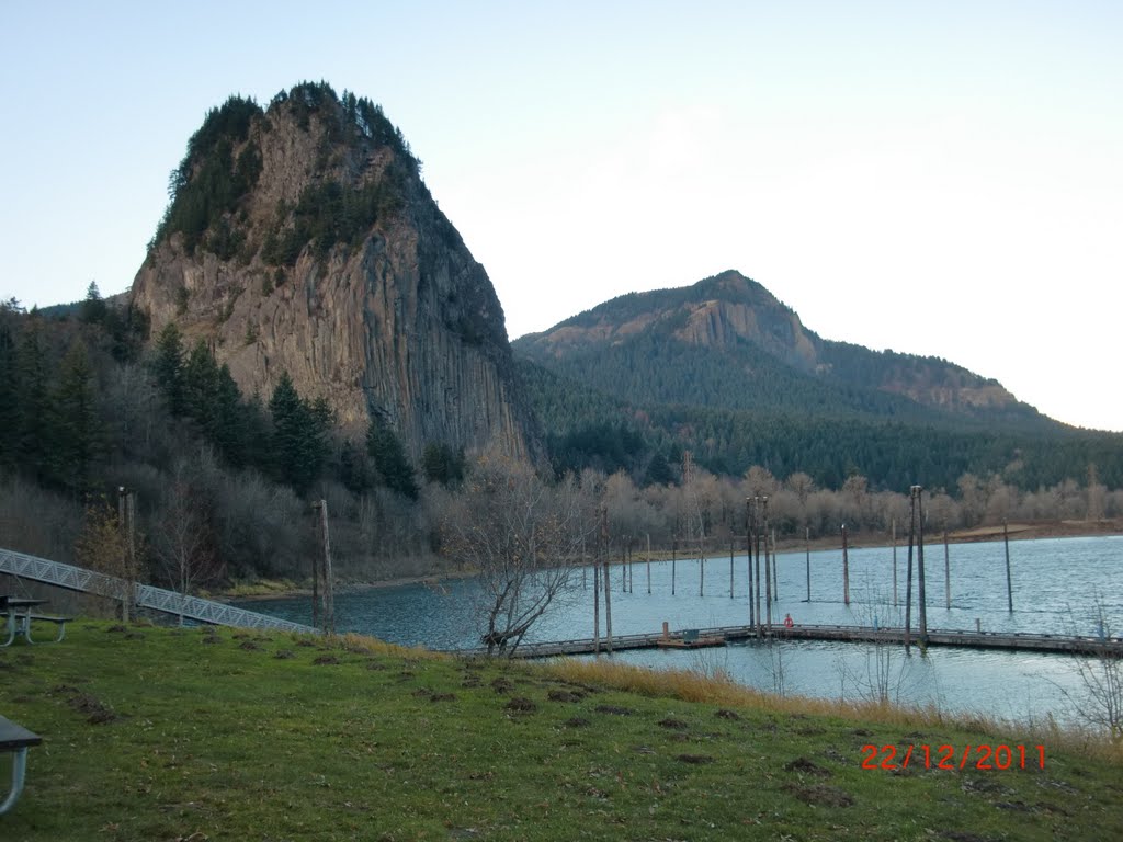 Beacon Rock Park by Gorge2012