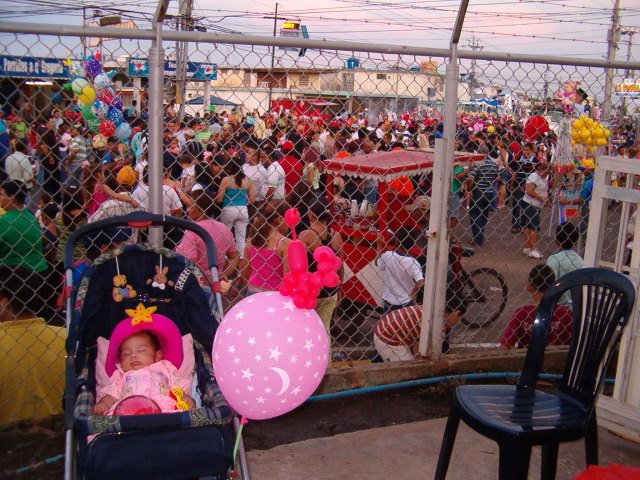 Desfile de Feria.San Francisco.(Laura) by Rafael Bracho