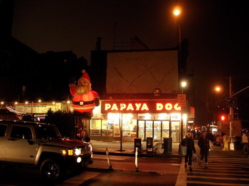 Xmas Papaya Dog (14th St. + 1st Ave) 12/09/07 by SoylentGreenIsPeople