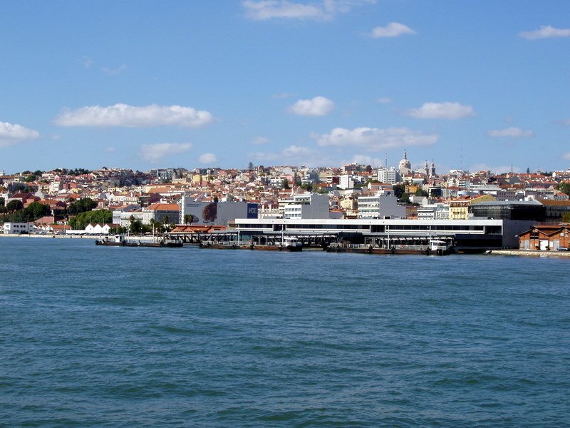 Estação Fluvial do Cais do Sodré by Nuno Trabulo