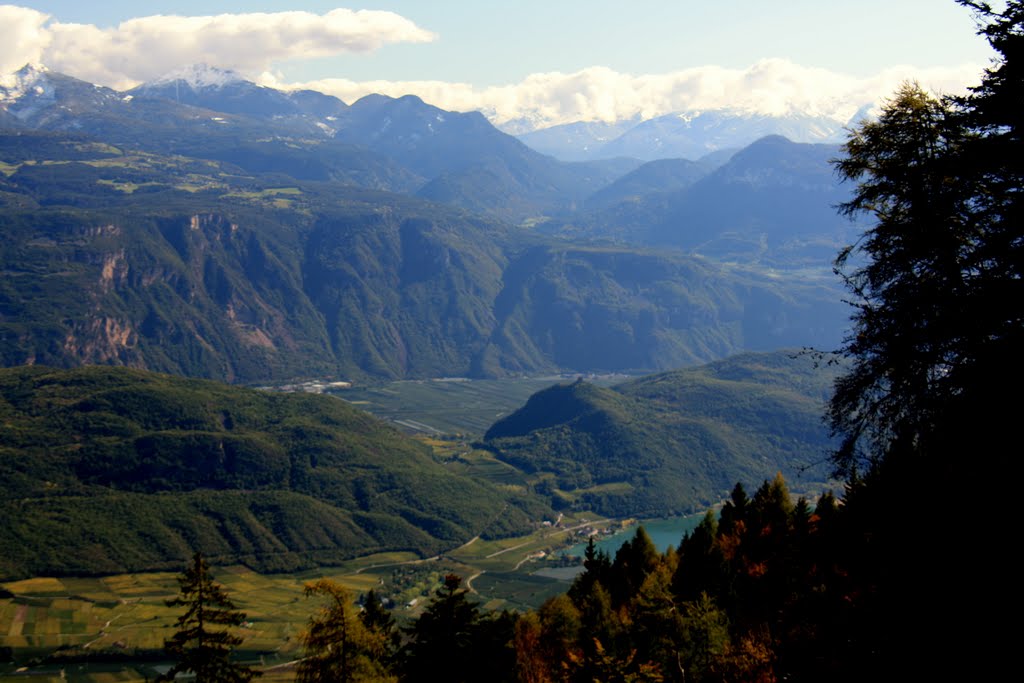 Blick vom Mendelpass auf den Kalterer See und das Etschtal by Armin Menzer