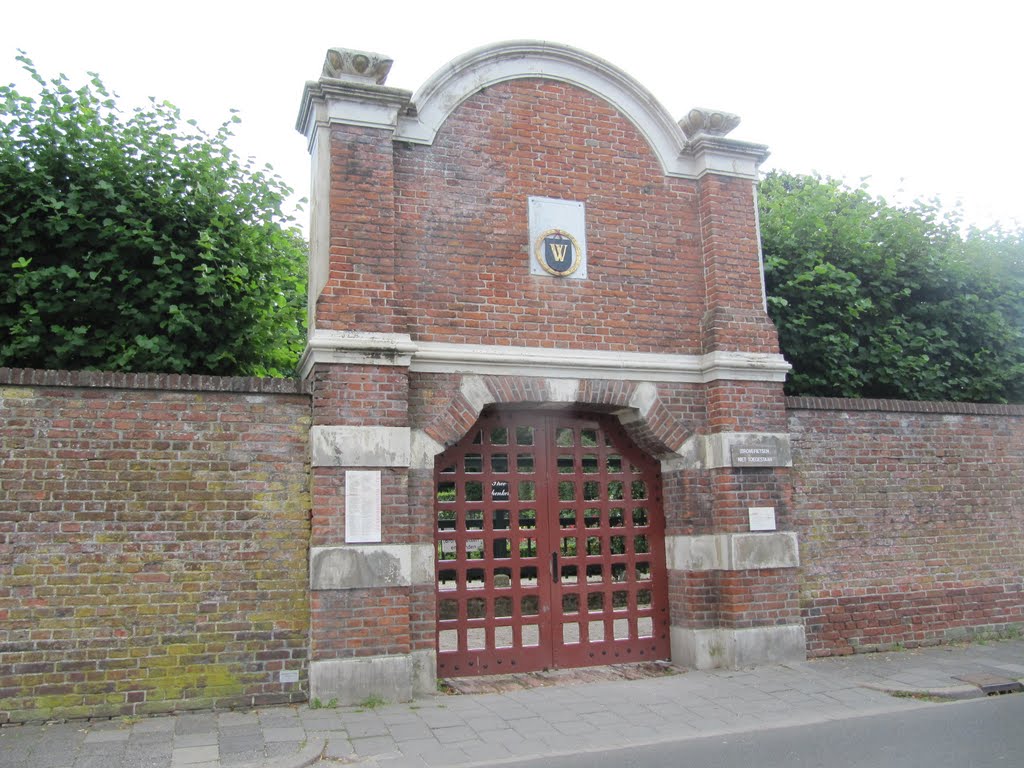 Entrance gate of the Prinsentuin (garden of the Prinsenhof) by Willem Nabuurs