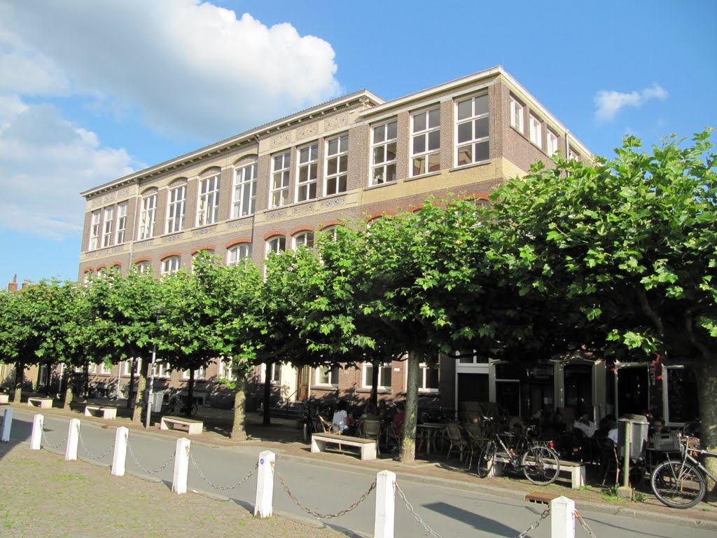 Praedinius Gymnasium (Kruitlaan building) by Willem Nabuurs