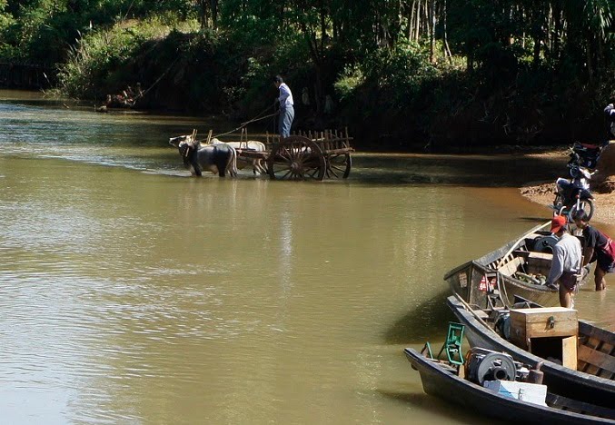 Near Shwe Inn Thein, near Inle Lake by Paul HART