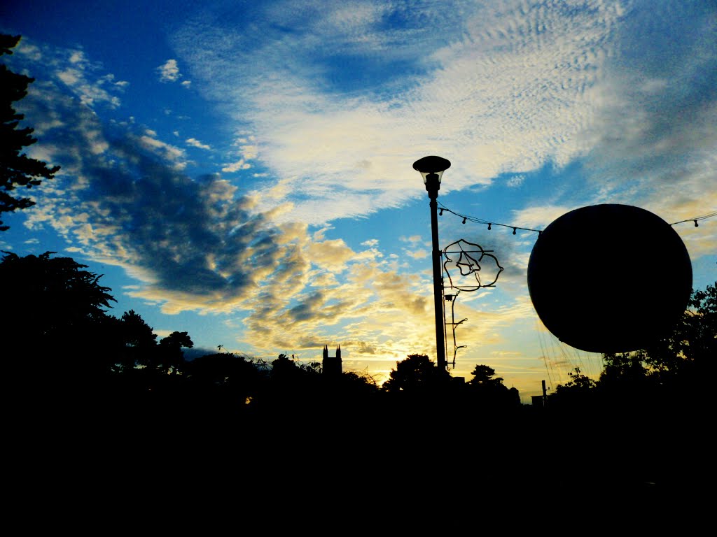 Bournemouth Balloon at dusk by Matt275