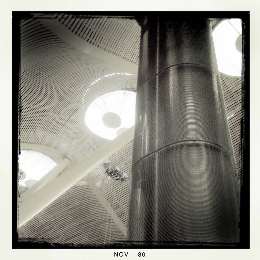 Aeropuerto, 28042 Madrid, Spain by weimarwest