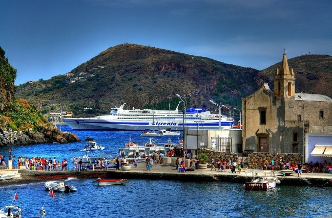 Lipari by Lupinanto