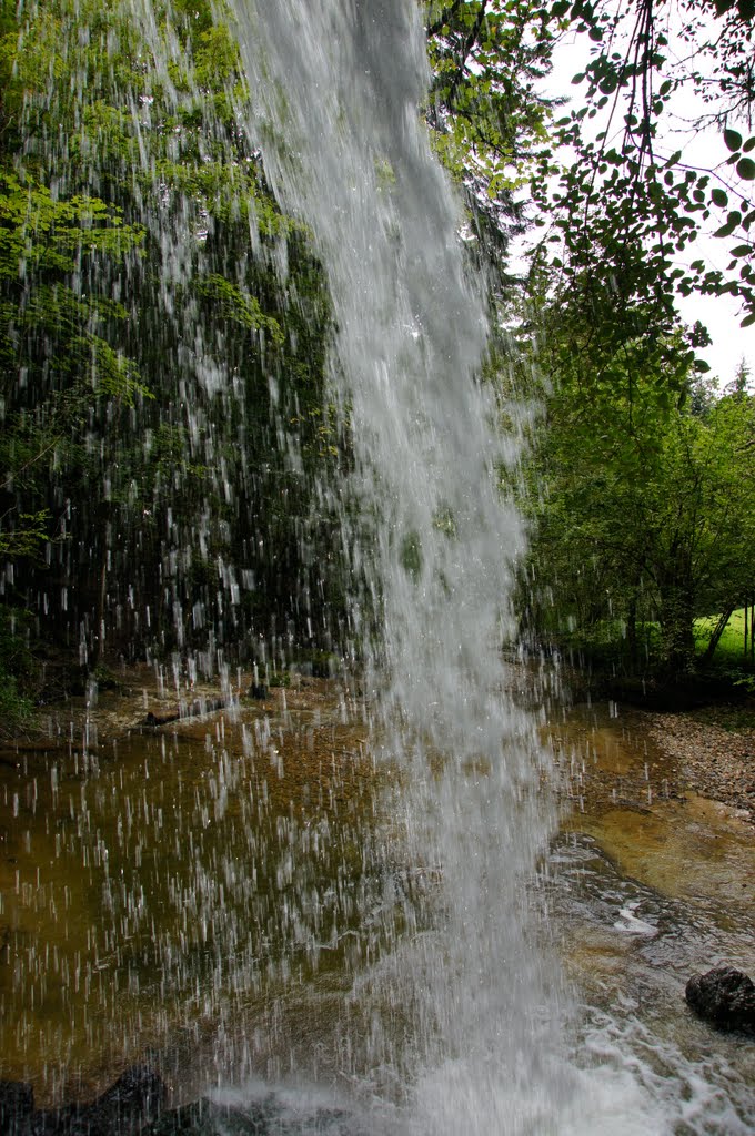 Durchsicht Scheidegger Wasserfall by Jürgen Düring