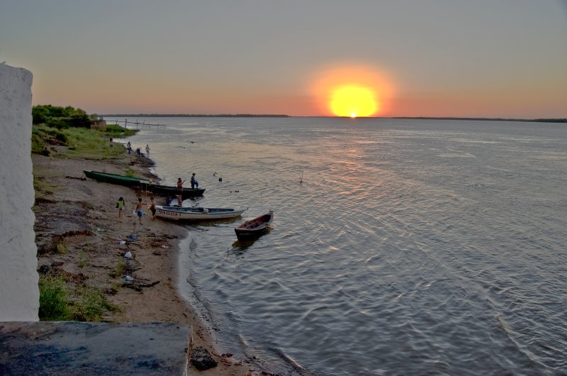 Atardecer en el río by Rodolfo Crespo