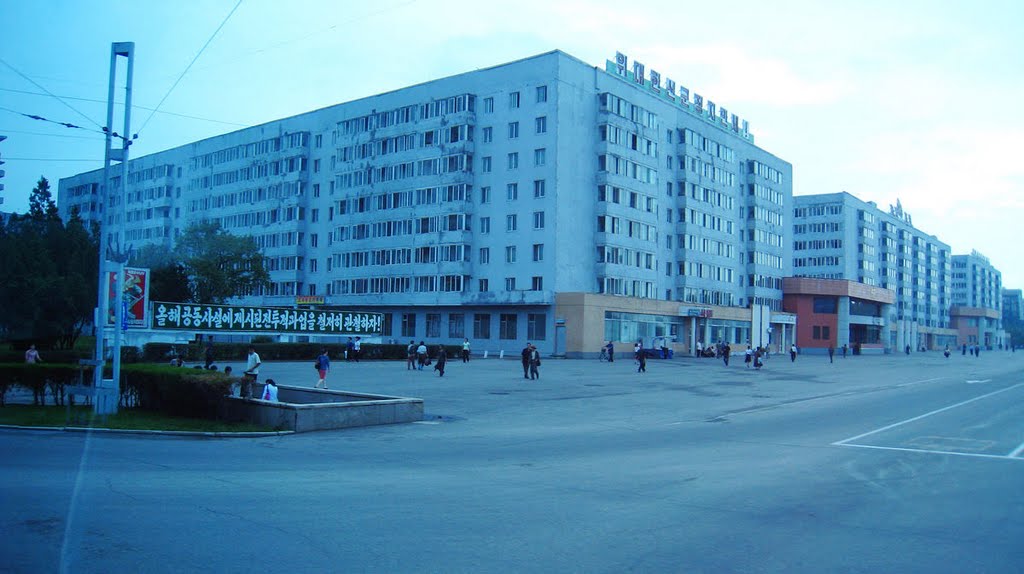 平壤市街道建筑평양 시내 거리 와 건물 이다 Pyongyang's streets and buildings by osmartcat