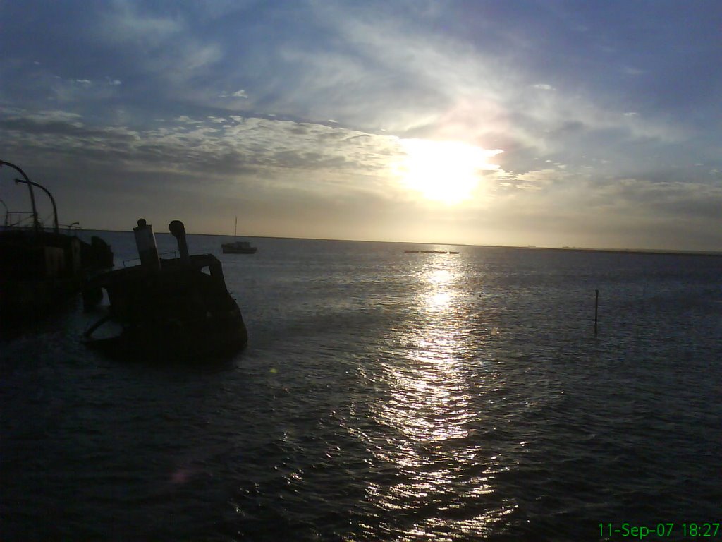 ATARDECER EN EL MUELLE by clau_andres