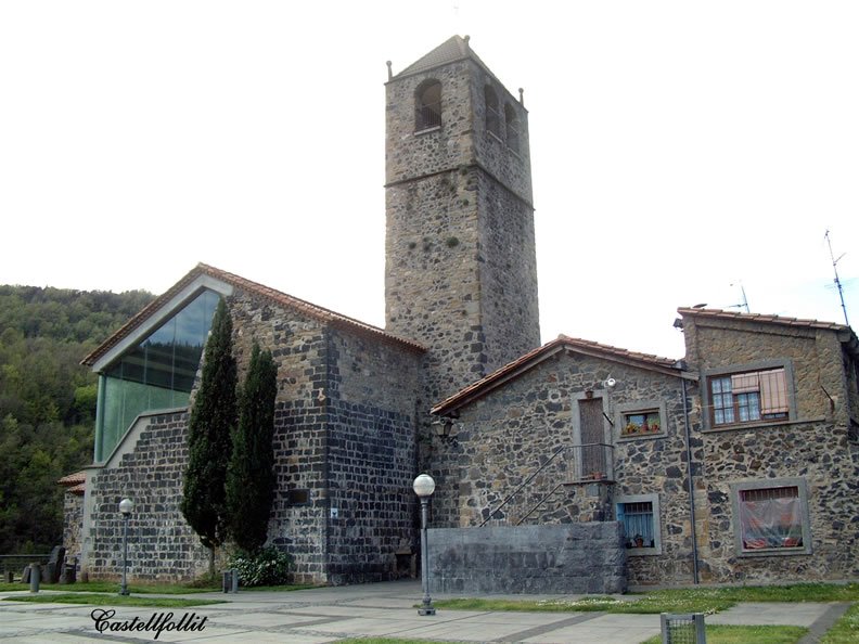 Castellfollit de la Roca by lluiscanyet