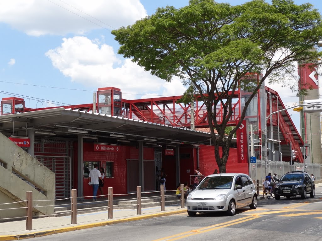 Estação Calmon Viana, Avenida Brasil – Poá, 2011 by Daniel Souza Lima