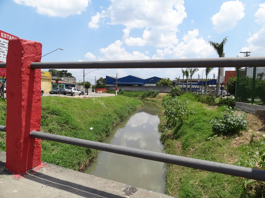 Avenida Brasil, Ribeirão Guaió – Suzano x Poá, 2011 by Daniel Souza Lima