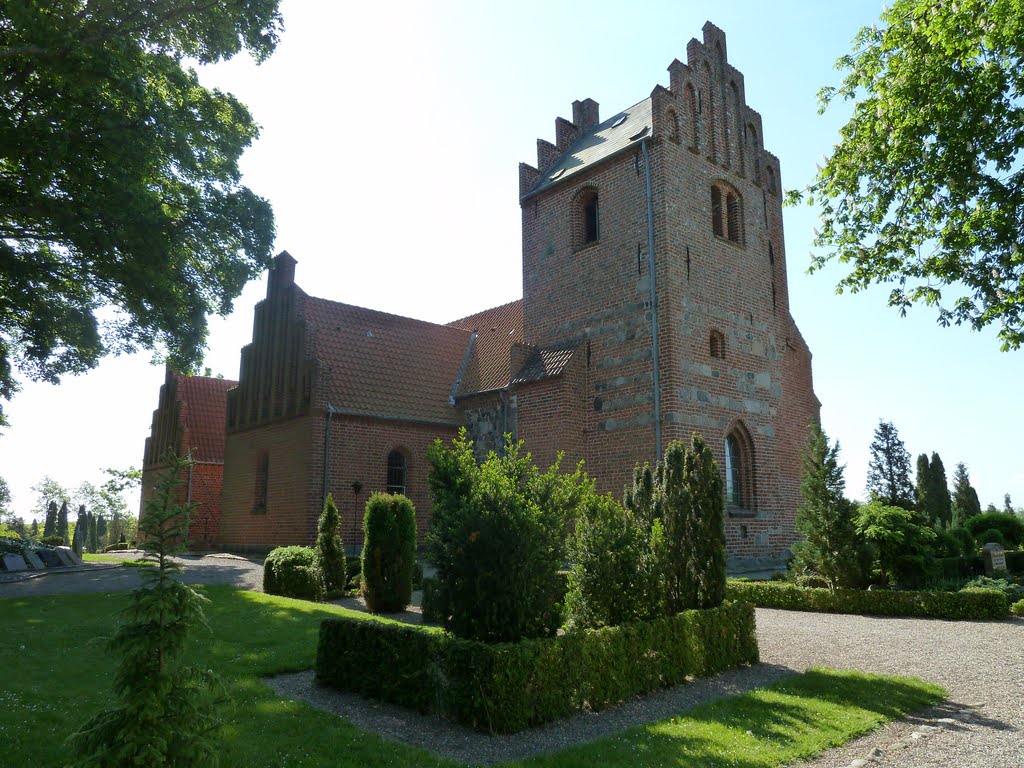 Stenmagle Kirke by lhoffc