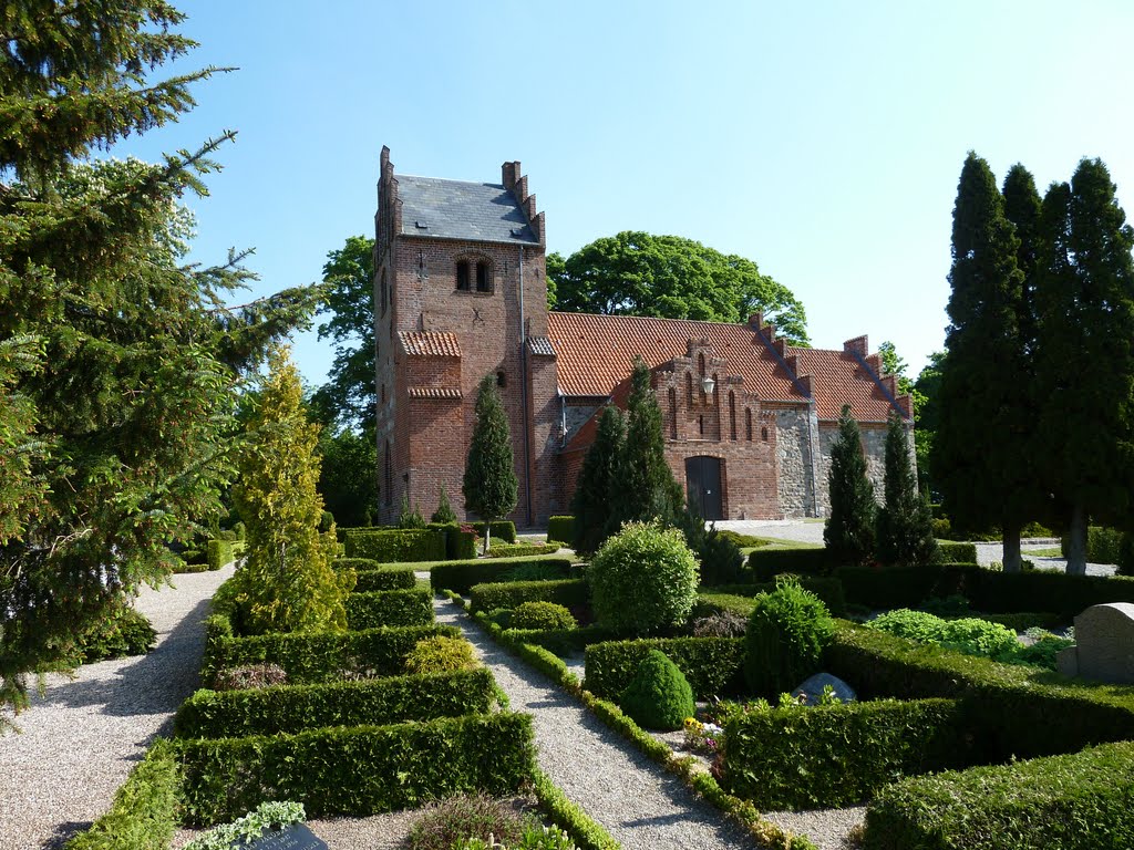 Stenmagle Kirke by lhoffc