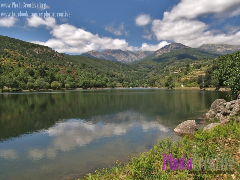 Reflejo en el lago by Lucas Alvarez