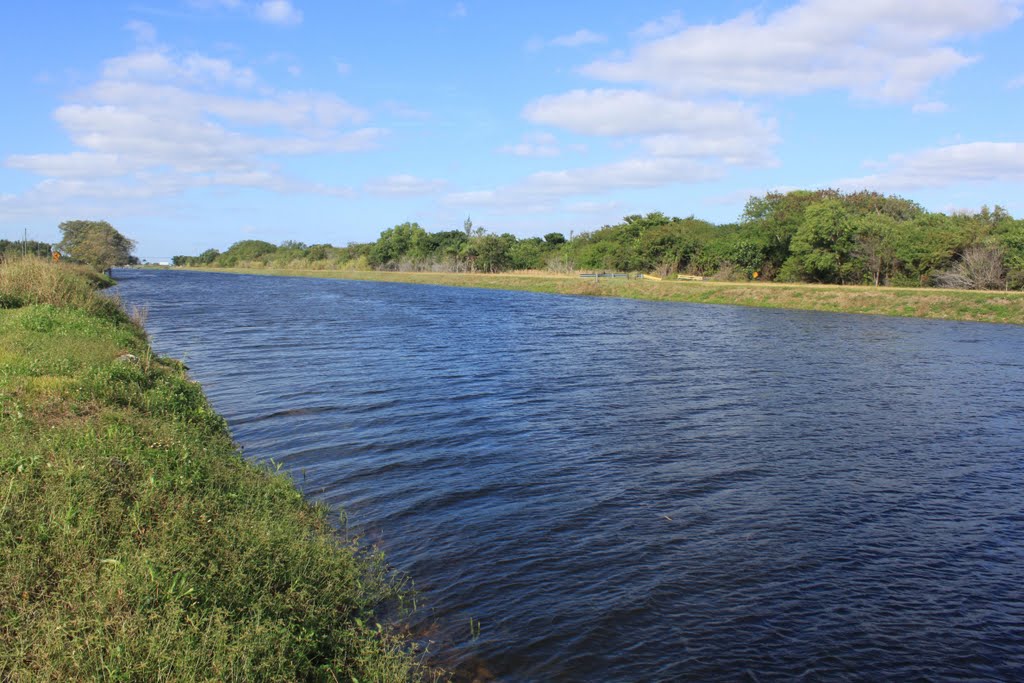 Canal - West view - Griffin Road, Southwest Ranches, Florida, United States by ACrossbow