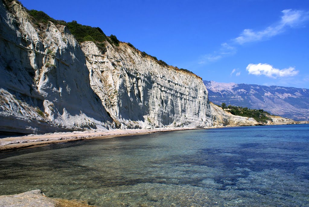 Ancora fuori stagione: Spartia Bay - la bianca scogliera ( Kefalonia - Greece ) by effeelle