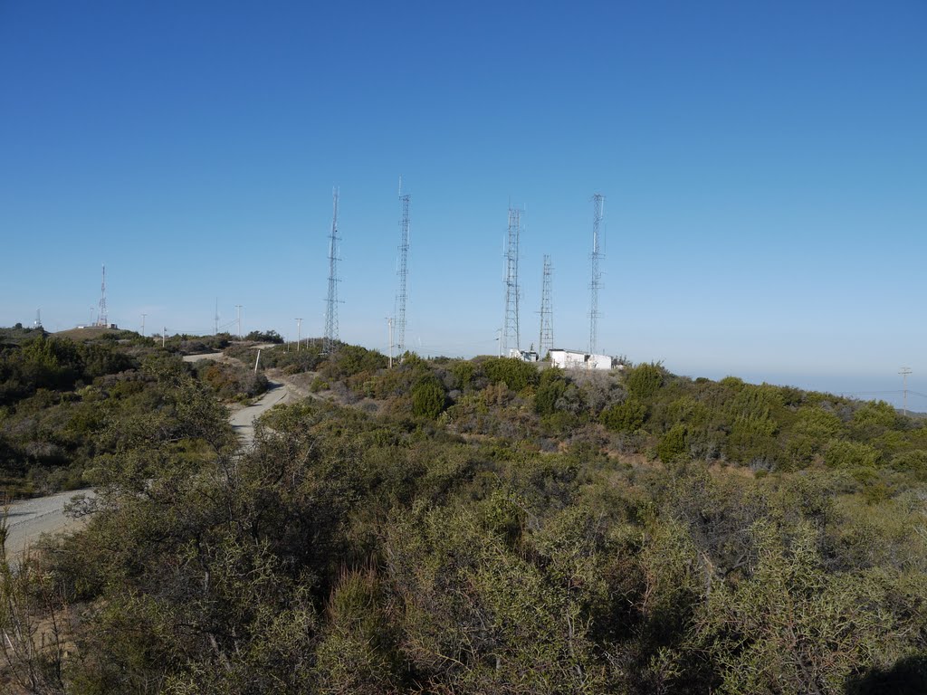 Antenna towers on Blue Ridge Rd. (looking north) by VasMan