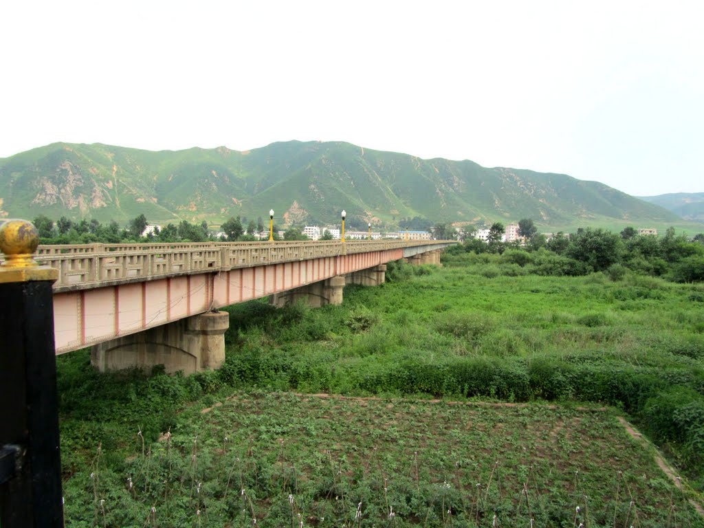 连接北朝鲜的江桥A Bridge Connecting Tumen With North Korea by wanghongtao999