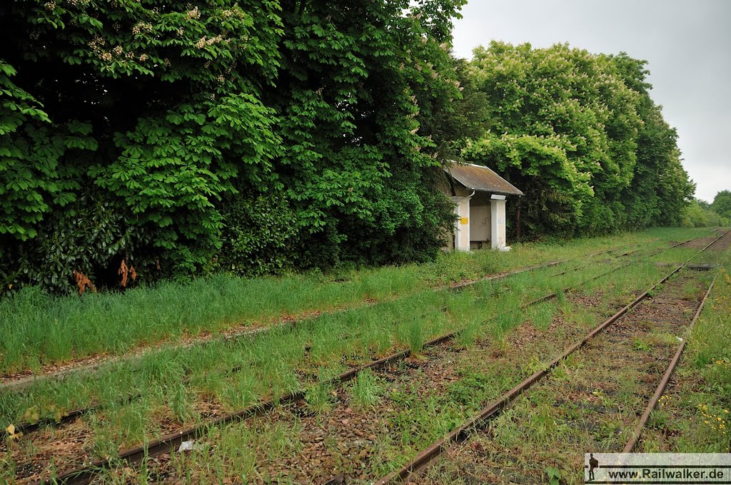 Auf dem anderen Bahnsteig an Gleis 2 befindet sich ebenfalls ein kleiner Warteraum by Railwalker