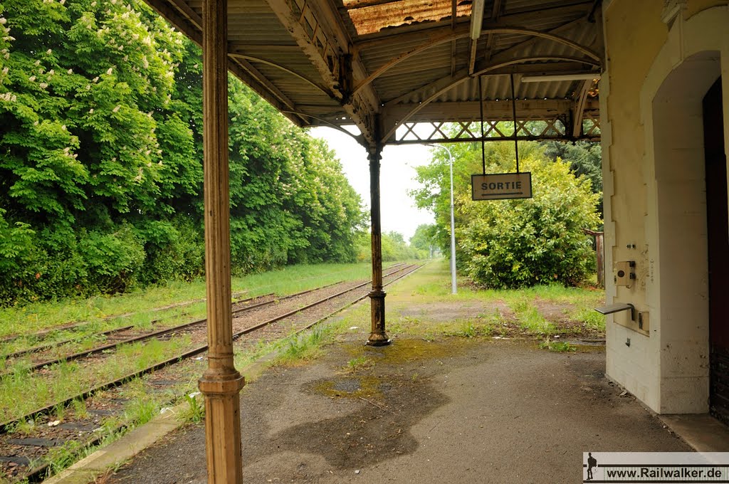 Unter dem Bahnsteigdach, Gleis 1 by Railwalker