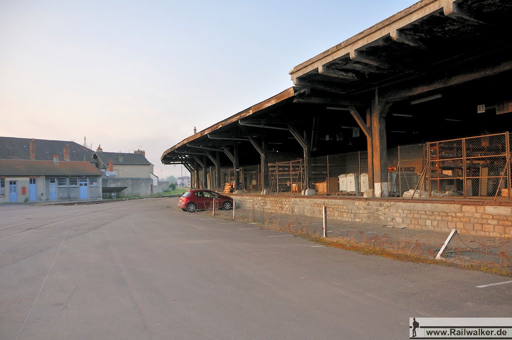 Ansicht der Güterhalle von der Straßenseite by Railwalker