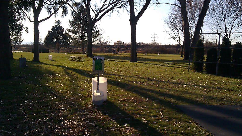 Frisbee Golf Third Tee, Two Rivers Park by Traxx