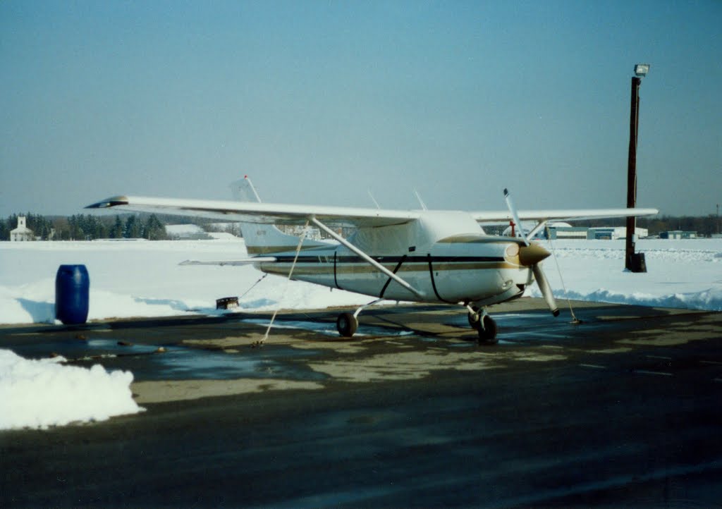 1980 Cessna 182 RG N5371S at Dutchess County Airport, Poughkeepsie, NY by Scotch Canadian