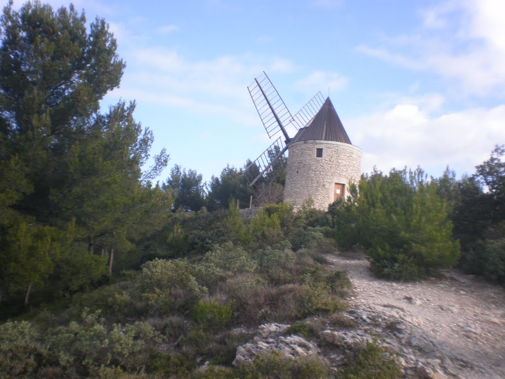 Moulin de boulbon by Charbela