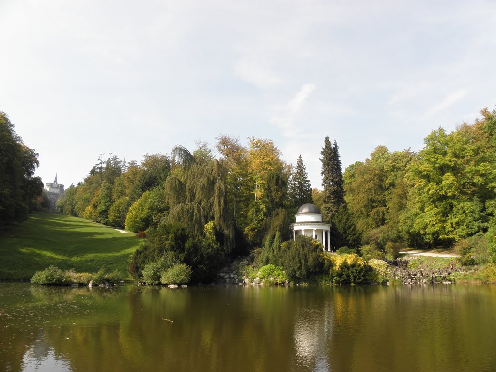 Schloss und Schlosspark Wilhelmhöhe by Michiel Könst