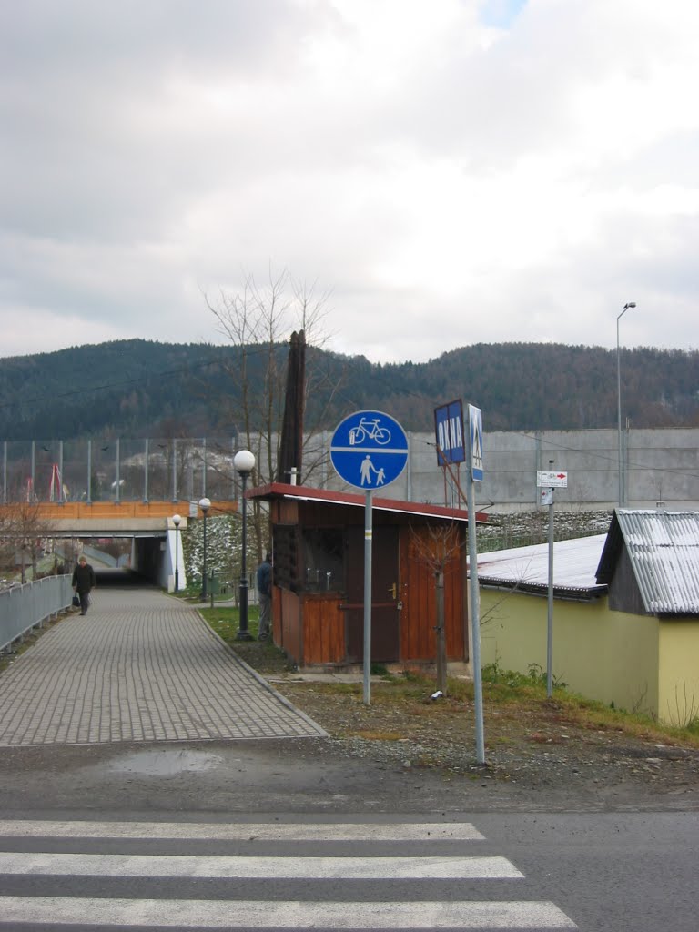 Przejście pieszo- rowerowe pod Zakopianką i przez Rabę w Pcimiu. by Krzysztof Szafraniec