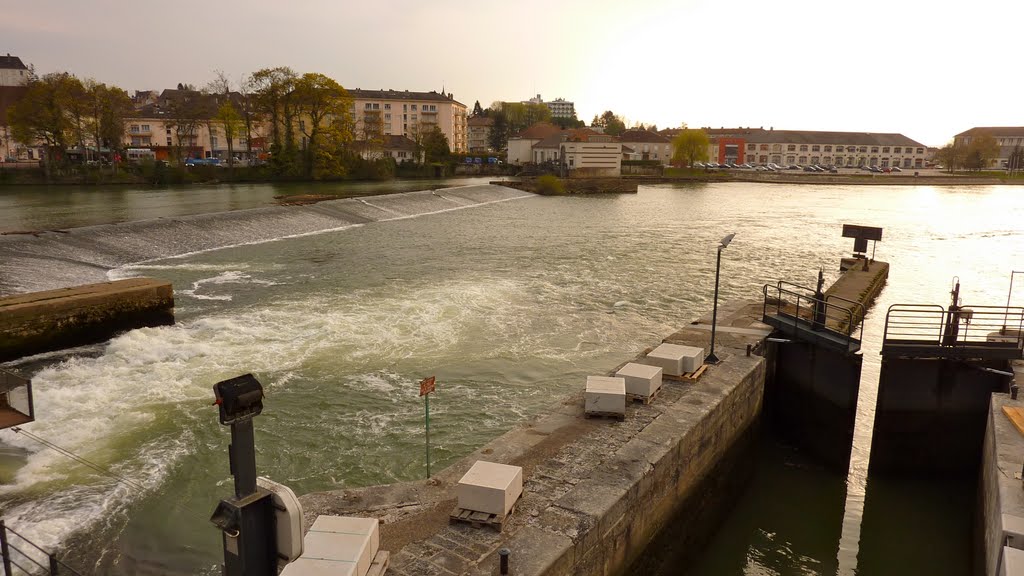 La saône et le pont de pierre by fnguyen16