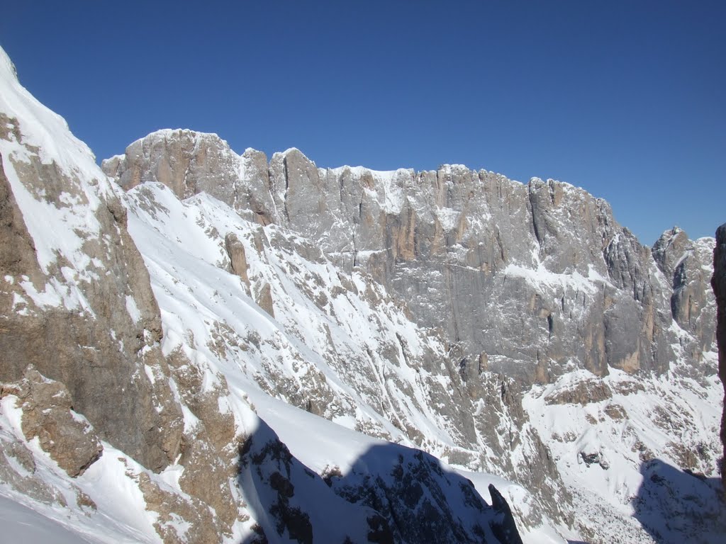 LA PARETE SUD DELLA MARMOLADA DA FORCELLA BACHET by giordano pascali