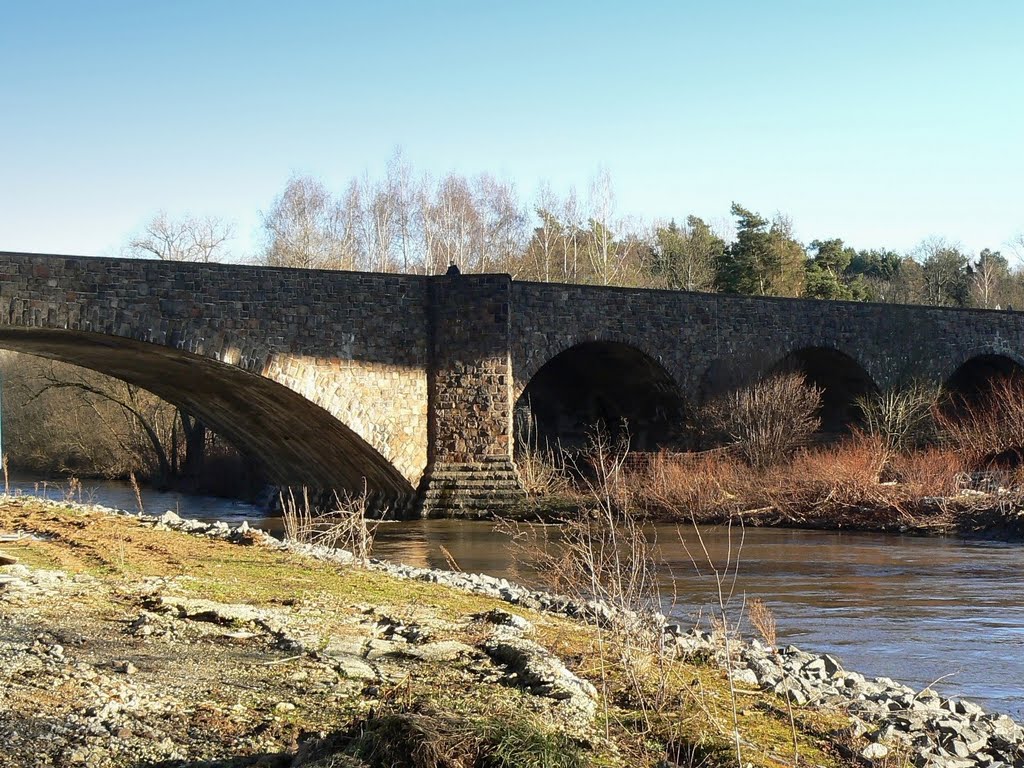 Penig - Die alte Brücke der B95 über die Zwickauer Mulde by Thomas Eichler